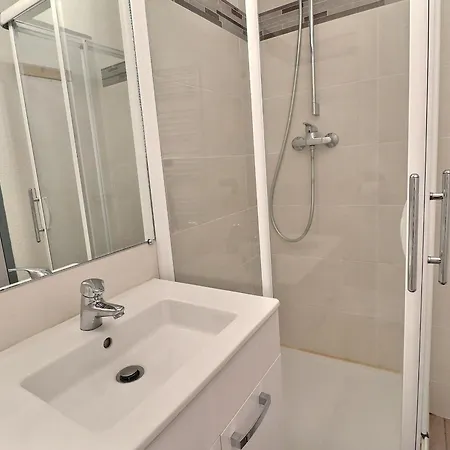 Appartement La Tania : 2 Pieces Cabine, 6 Pers, Balcon, Tv, Non-fumeur - Fr-1-182a-35 *